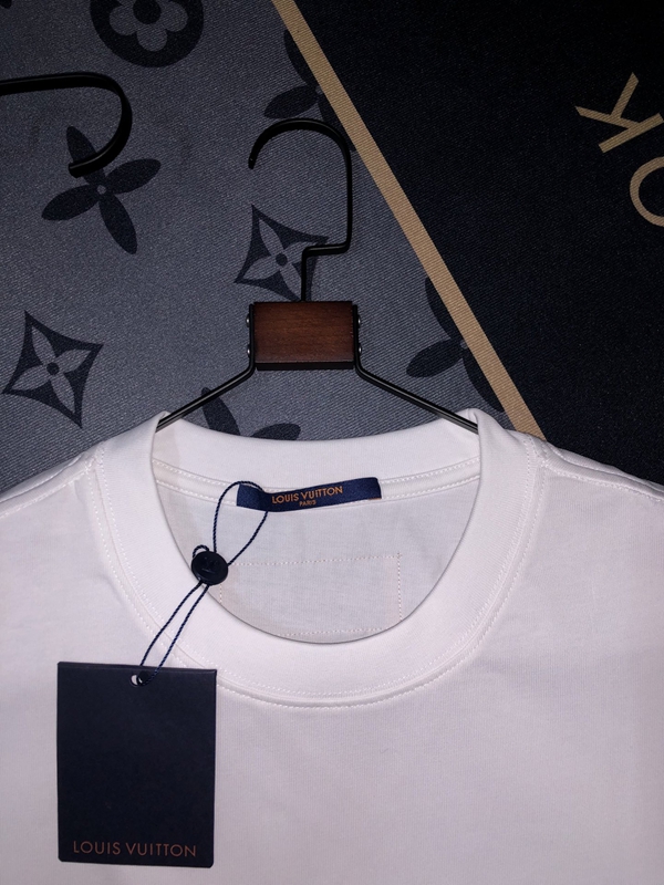 ブランドTシャツ背面デザイン